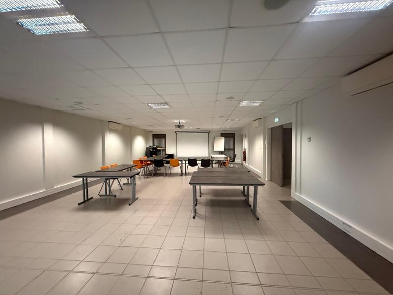 Local d'activités - 940 m²