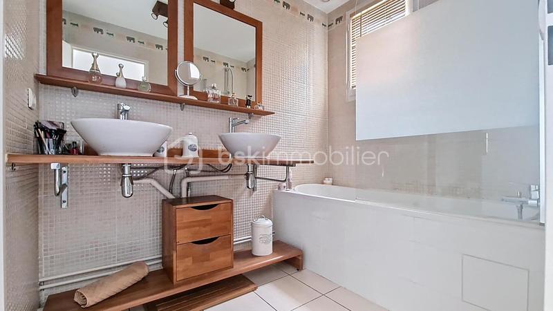 Maison - 158 m² - 7 pièces