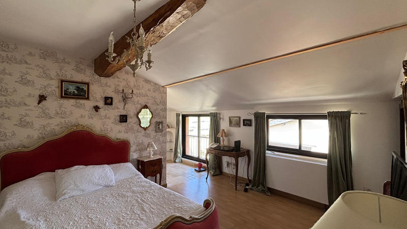 Maison - 267 m² - 10 pièces