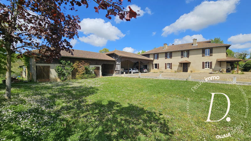 Maison - 280 m² - 11 pièces