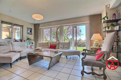 Maison contemporaine - 268 m² - 8 pièces