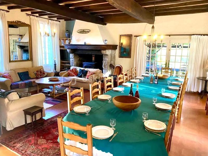 Demeure - 303 m² - 15 pièces