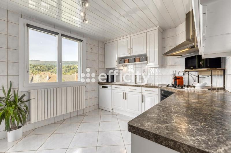 Maison - 182 m² - 7 pièces