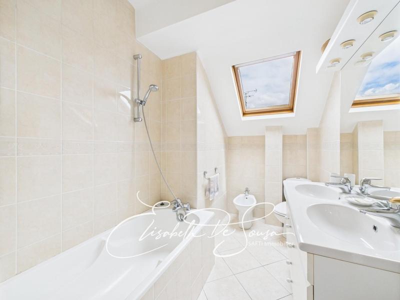 Maison - 152 m² - 8 pièces