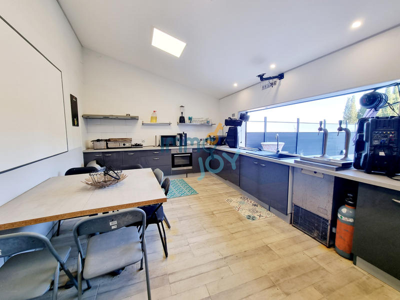 Maison - 257 m² - 10 pièces