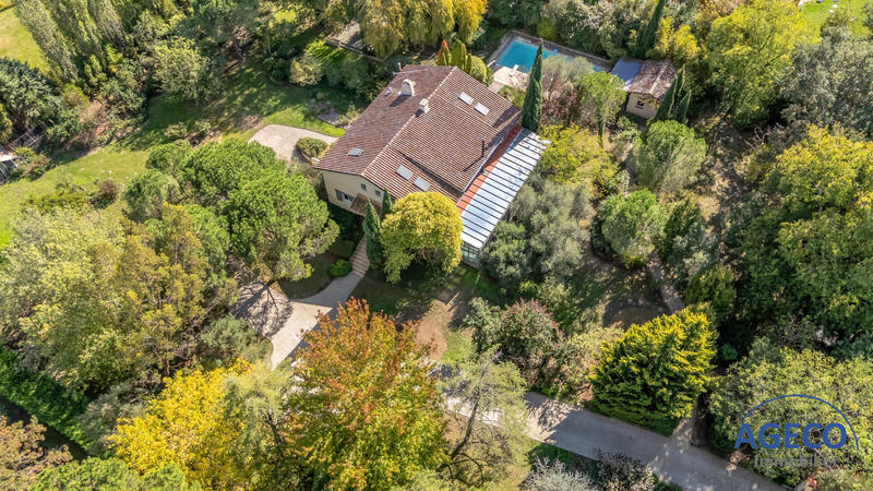 Villa - 348 m² - 6 pièces