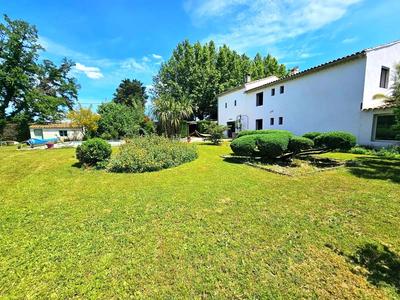 Maison - 230 m² - 8 pièces