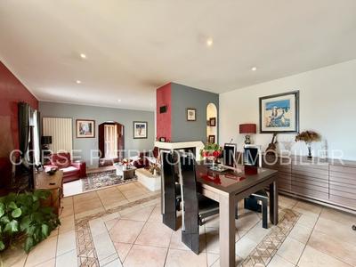 Villa - 280 m² - 9 pièces