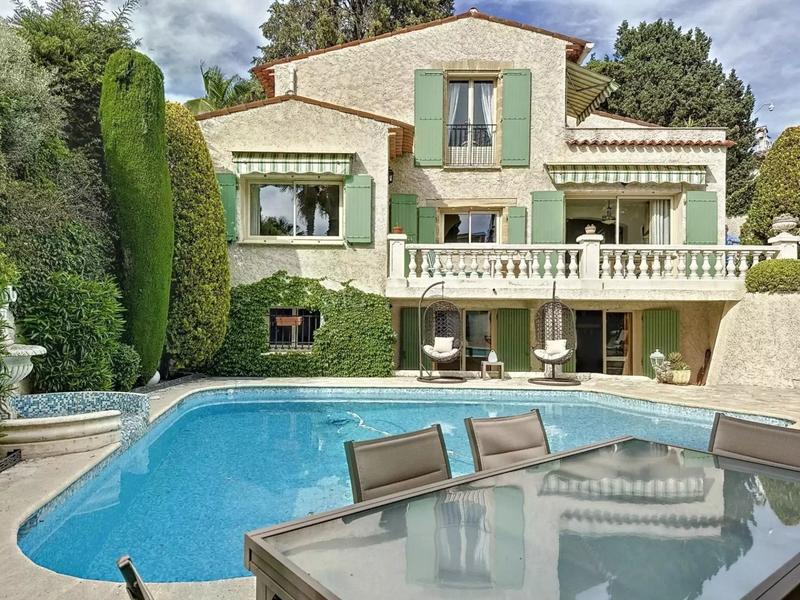 Villa - 320 m² - 10 pièces