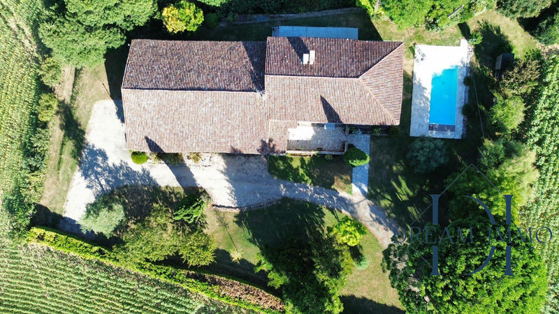 Maison - 380 m² - 11 pièces