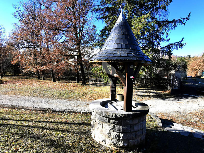 Maison - 225 m² - 10 pièces