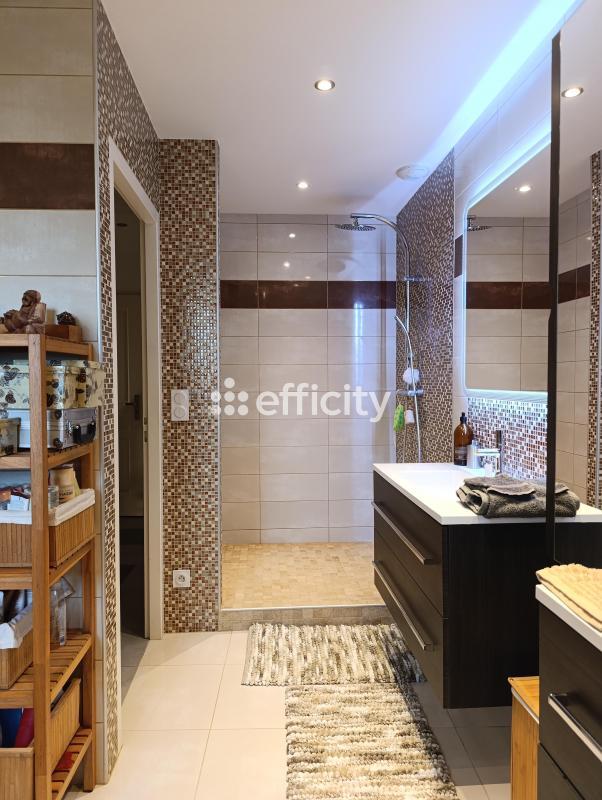 Maison - 206 m² - 7 pièces