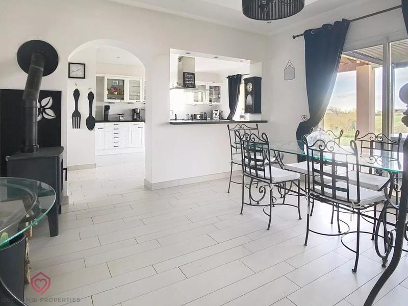 Villa - 205 m² - 7 pièces