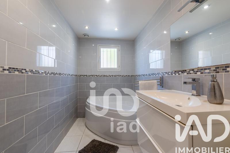 Maison - 200 m² - 10 pièces