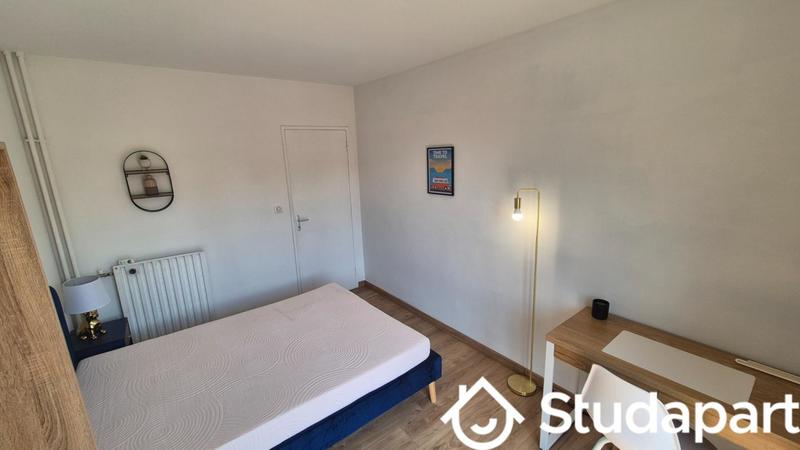 Chambre - 13 m² - 1 pièce