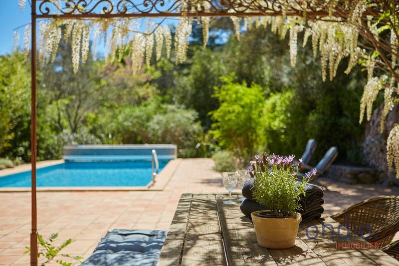 Maison - 221 m² - 5 pièces