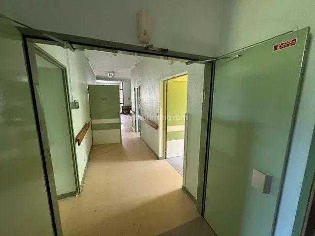 Immeuble - 2 422 m² - 53 pièces