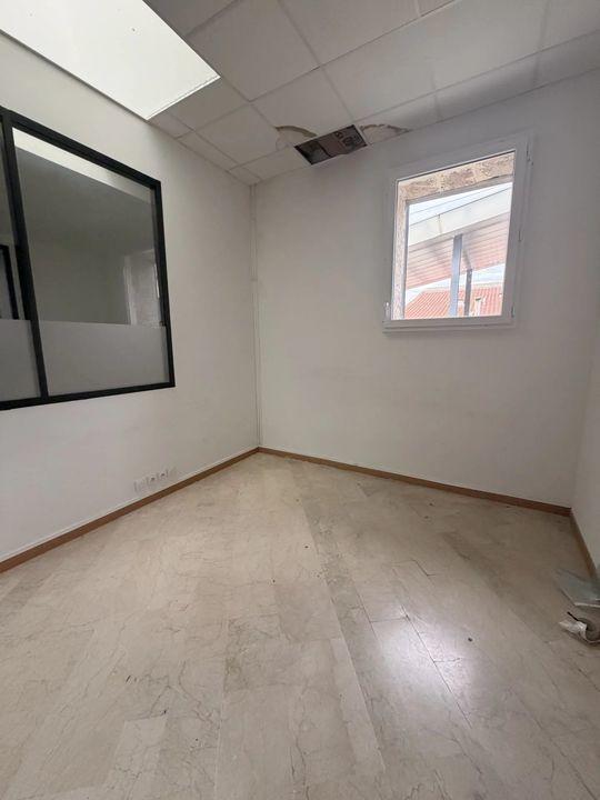 Bureau - 326 m² - 20 pièces