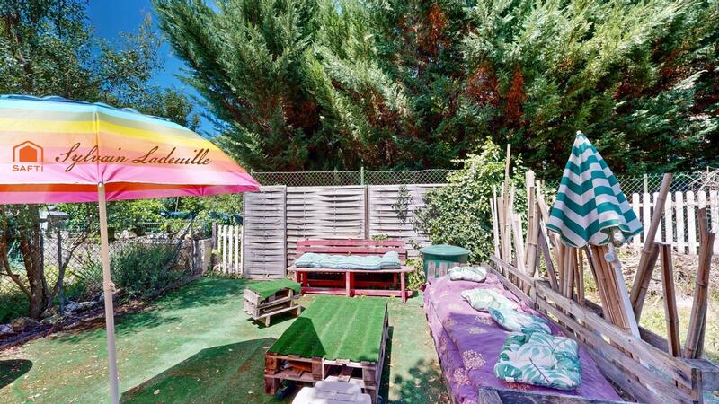 Maison - 330 m² - 9 pièces