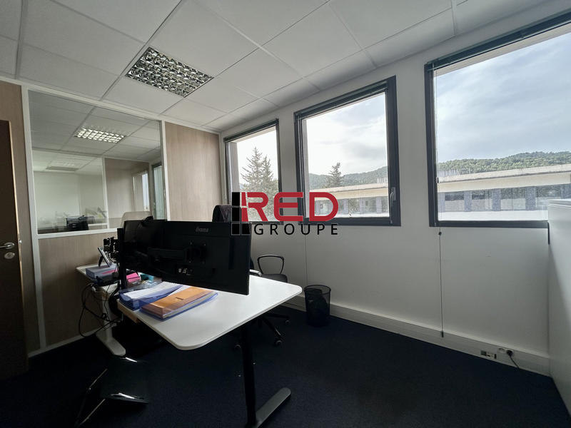 Bureau - 90 m² - 6 pièces