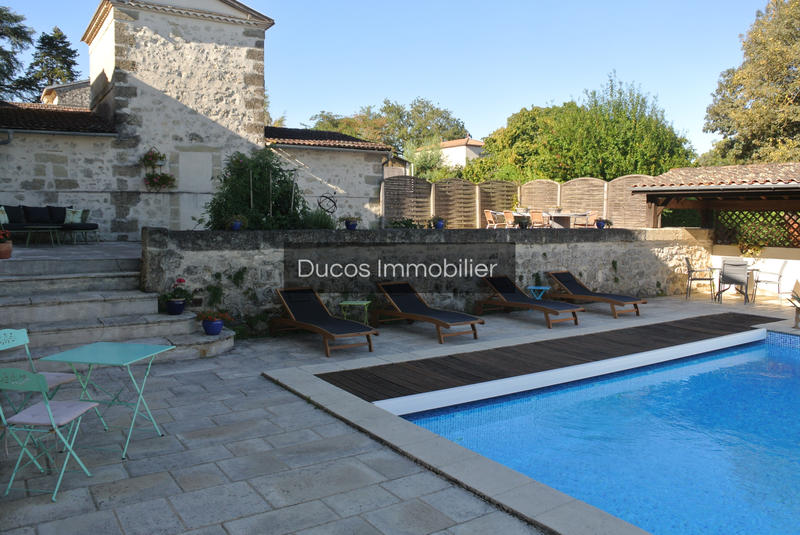 Maison - 250 m² - 6 pièces