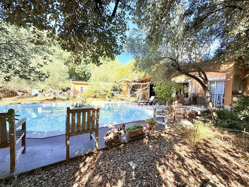 Maison traditionnelle - 182 m² - 7 pièces