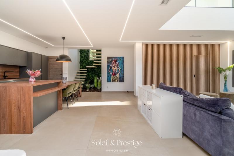 Maison - 140 m² - 5 pièces