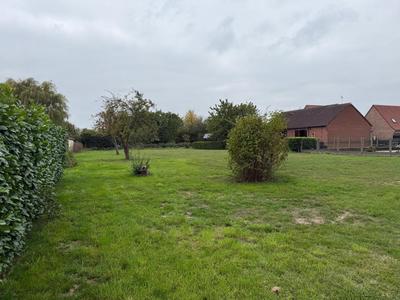 Terrain constructible - 1 084 m²
