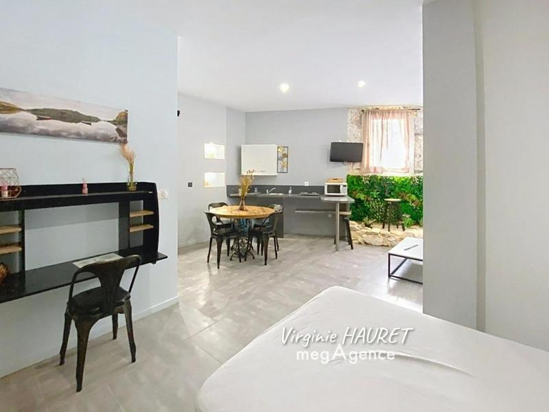 Maison en pierre - 343 m² - 9 pièces