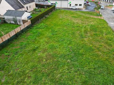 Terrain constructible - 1 200 m²