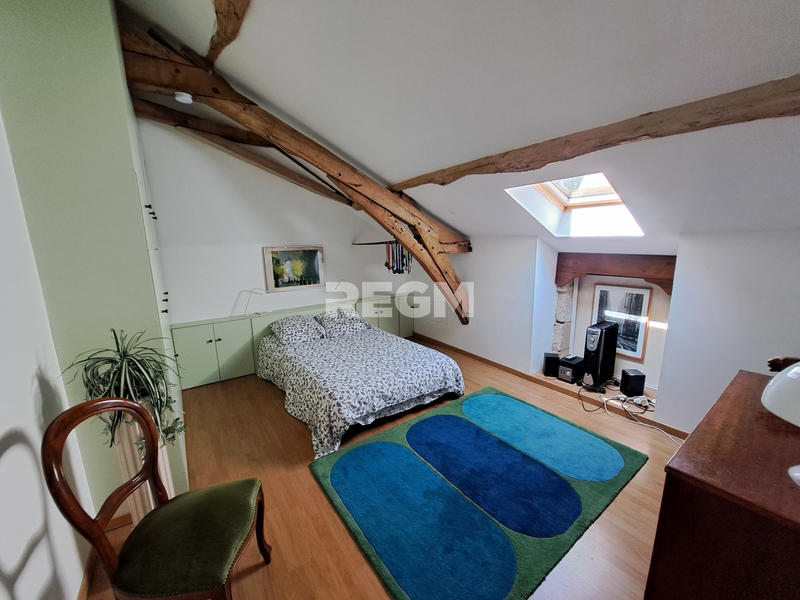 Maison - 264 m² - 9 pièces