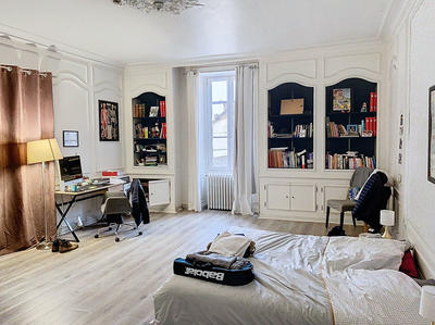 Appartement - 162 m² - 6 pièces