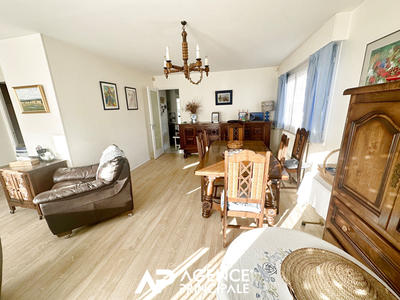 Appartement - 95 m² - 4 pièces