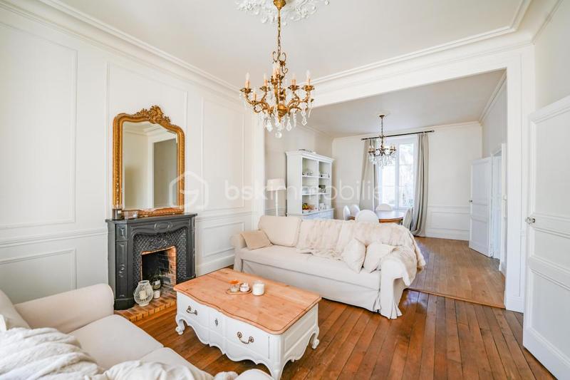 Maison de maîtres - 256 m² - 8 pièces