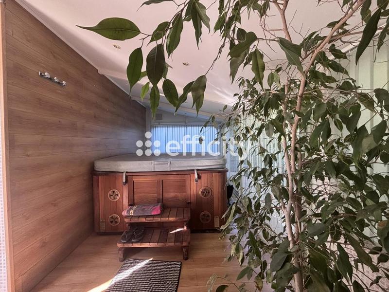 Maison - 203 m² - 7 pièces