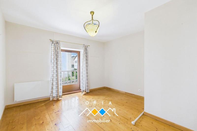 Maison - 235 m² - 10 pièces