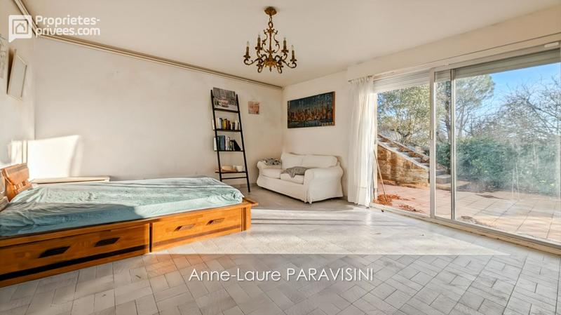 Maison - 205 m² - 5 pièces