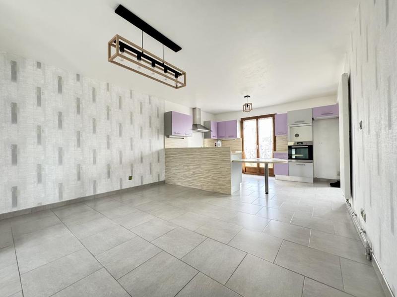 Maison - 92 m² - 6 pièces