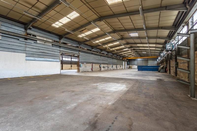 Local commercial - 3 178 m² - 10 pièces