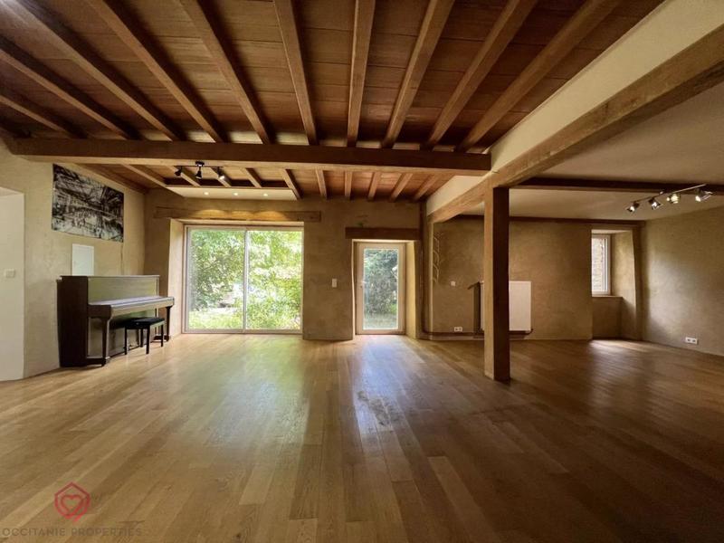 Propriété - 271 m² - 7 pièces