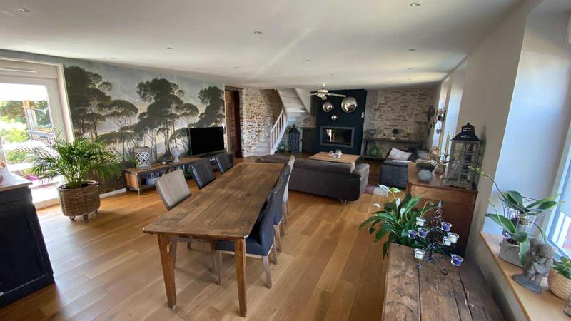 Maison - 266 m² - 9 pièces