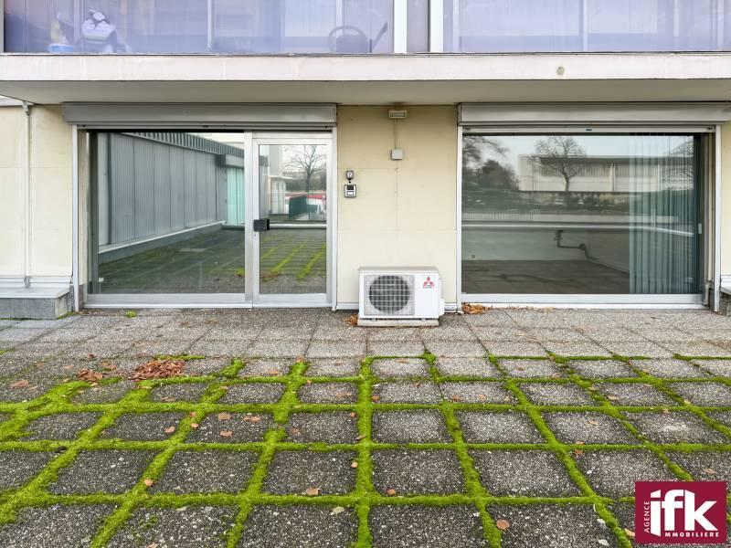 Local commercial - 180 m² - 8 pièces