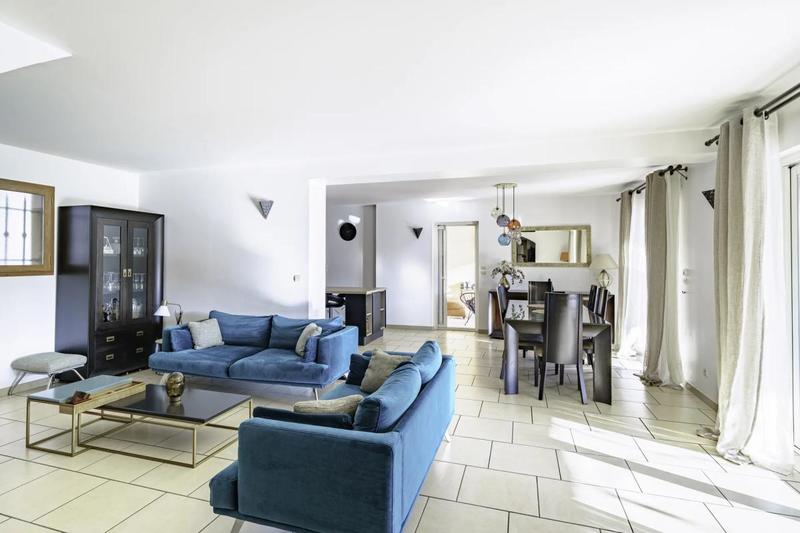 Maison - 200 m² - 6 pièces