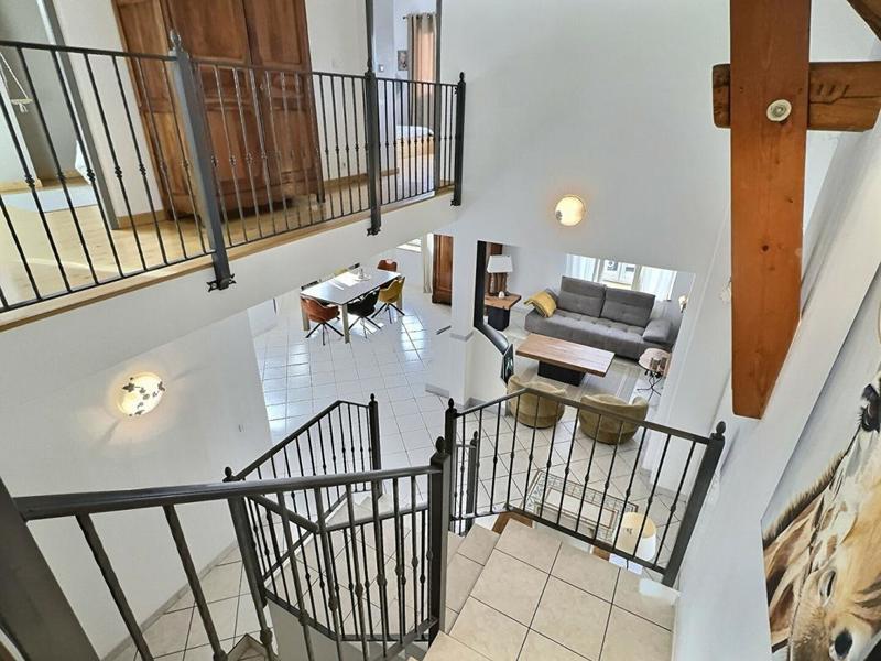 Maison - 240 m² - 6 pièces