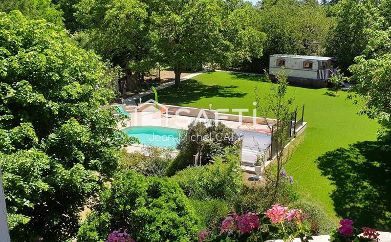 Maison - 270 m² - 13 pièces