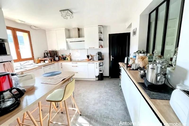 Maison - 163 m² - 9 pièces