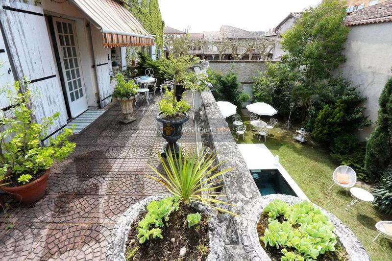 Maison - 600 m² - 15 pièces