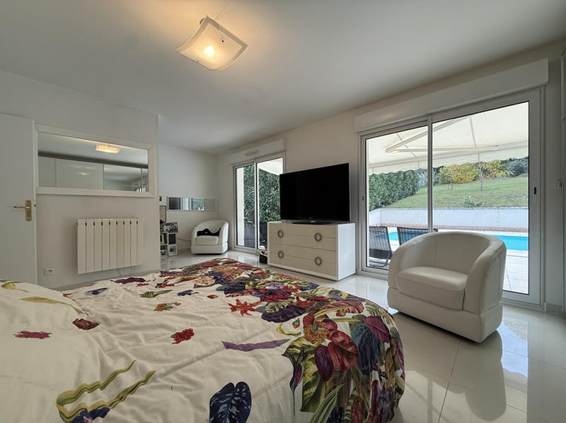 Maison - 200 m² - 6 pièces