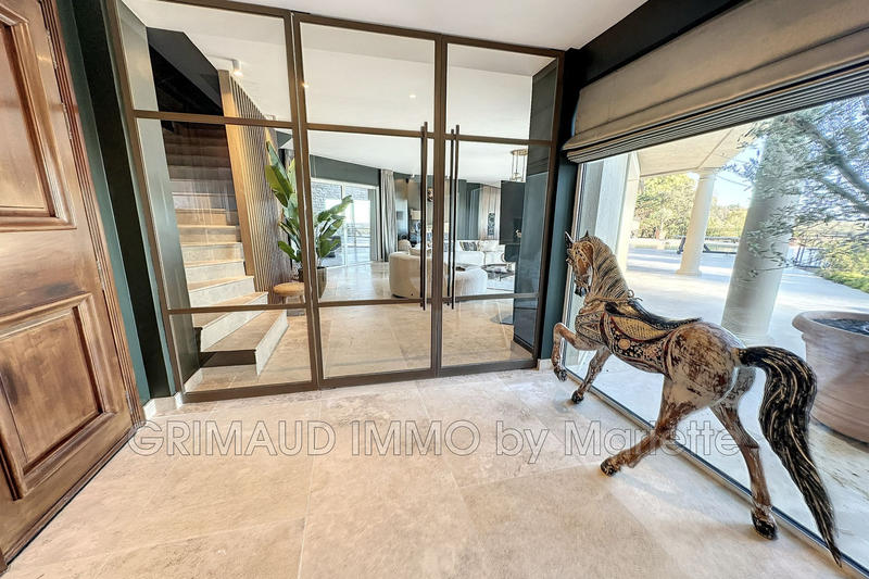 Villa - 300 m² - 6 pièces