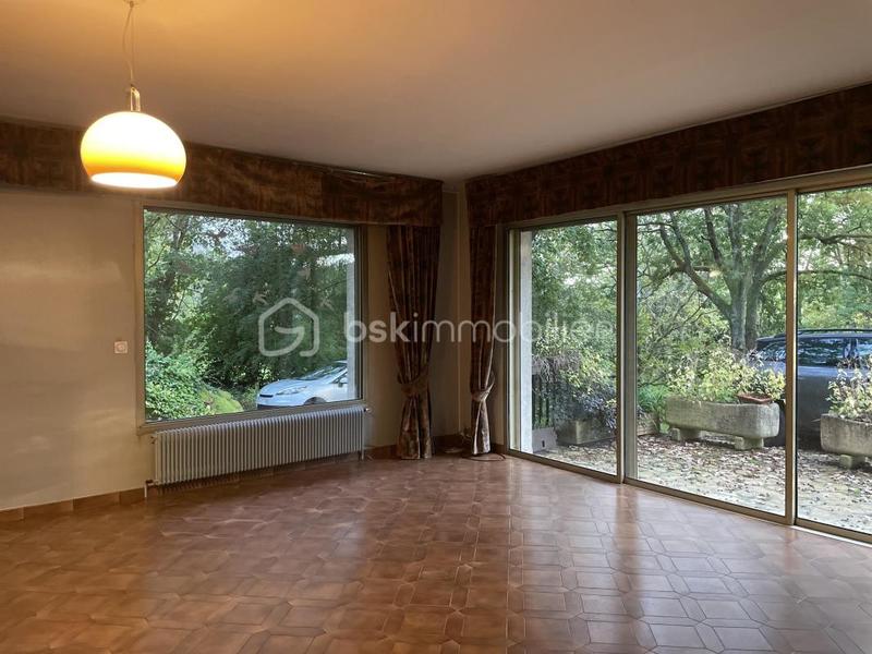 Demeure - 375 m² - 9 pièces